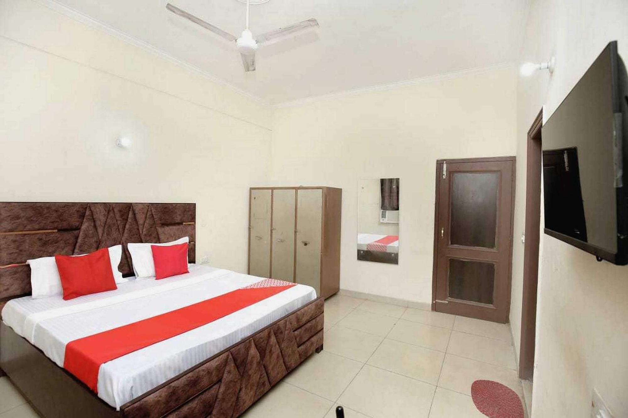 Oyo 91941 Hotel Golden Crown Sirhind Luaran gambar
