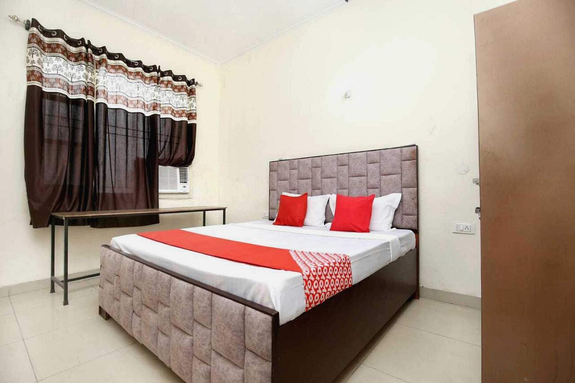 Oyo 91941 Hotel Golden Crown Sirhind Luaran gambar